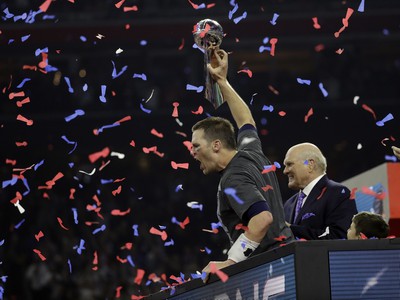 Tom Brady sa raduje z piateho titulu