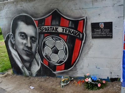 Pamätná tabuľa s podobizňou Tomáša v Srbsku