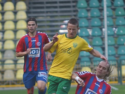 Tomáš Kóňa z FK Senica a Róbert Pich z MŠK Žilina