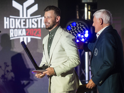 Na snímke hokejista Tomáš Tatar získal ocenenie Hokejista roka a najlepší útočník (Cena Jozefa Golonku) počas vyhlásenia ankety Hokejista roka 2023