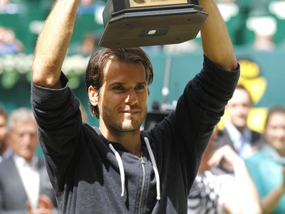 Tommy Haas zdolal vo finále turnaja v Halle Rogera Federera
