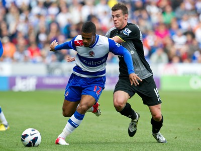 Garath McCleary a Gareth Bale