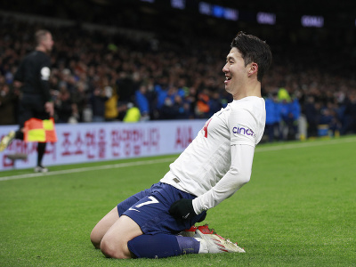 Son Heung-min oslavuje gól Tottenhamu