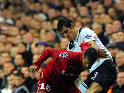 Gareth Bale a Roberto Rosales