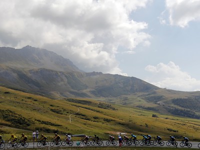 Cyklisti počas 17. etapy na Tour de France