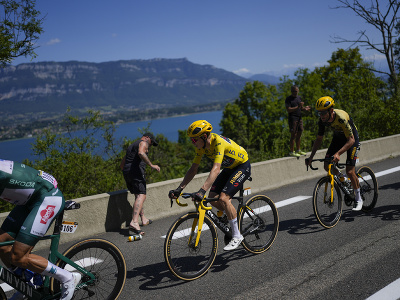 Pelotón počas 18. etapy Tour de France