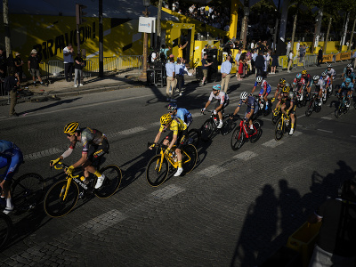 Cyklisti na Tour de France dorazili do Paríža