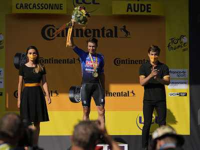 Jasper Philipsen oslavuje triumf v poslednej 21. etape Tour de France