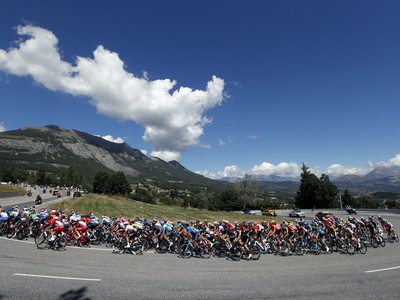 Cyklisti počas 5. etapy Tour de France