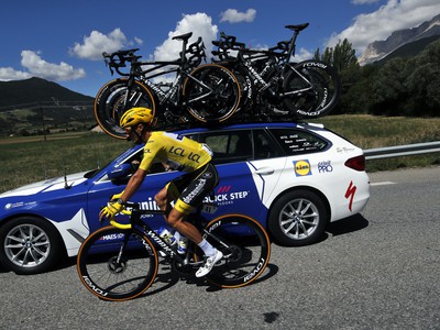 Cyklisti počas 5. etapy Tour de France