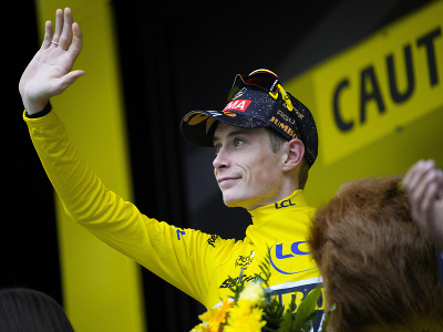 Jonas Vingegaard sa obliekol do žltého dresu