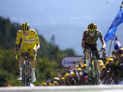 Dvojnásobný obhajca titulu Tadej Pogačar triumfoval v piatkovej 7. etape cyklistických pretekov Tour de France