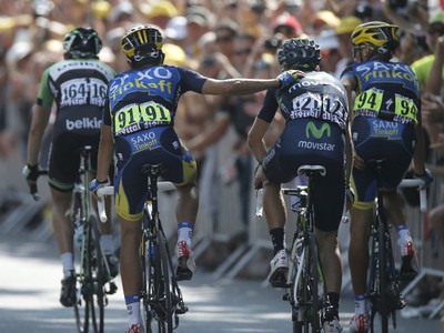 Alberto Contador ďakuje tímovým