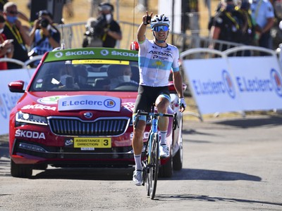 Kazašský cyklista Alexej Lucenko víťazí počas 6. etapy cyklistických pretekov Tour de France