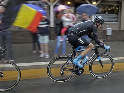 Obhajca prvenstva Chris Froome po ďalšom páde v piatej etape na tohtoročnej Tour definitívne skončil