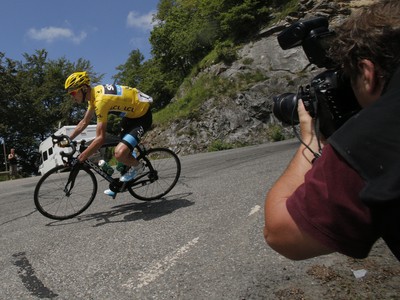 Christopher Froome si aj po deviatej etape udržal žltý dres