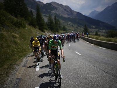 Cyklisti stúpajú na Col du Galibier