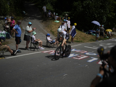 Britský cyklista Fred Wright jazdí počas individuálnej časovky 16. etapy Tour de France