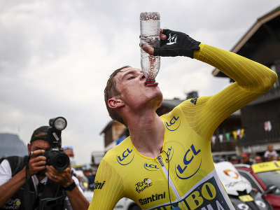 Unavený Jonas Vingegaard v cieli individuálnej časovky na Tour de France 2023