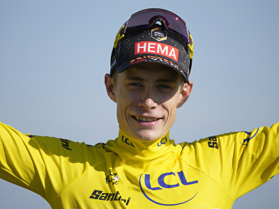 Jonas Vingegaard v žltom drese pre lídra Tour de France 2023