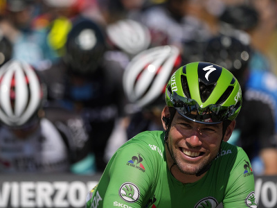 Na snímke britský cyklista Mark Cavendish v zelenom drese vedúceho pretekára v bodovacej súťaži