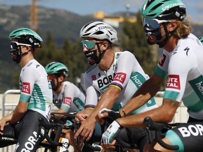 Peter Sagan (v strede) pred začiatkom 3. etapy
