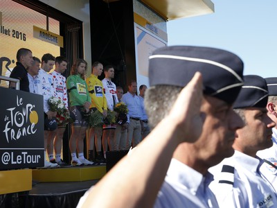 Cyklisti si uctili obete krvavého útoku v Nice