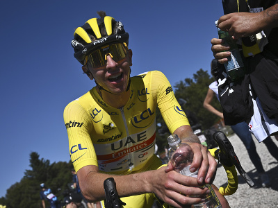 Dvojnásobný obhajca titulu Tadej Pogačar triumfoval v piatkovej 7. etape cyklistických pretekov Tour de France 