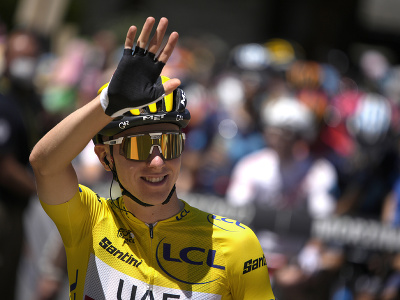 Tadej Pogačar v žltom drese lídra pretekov Tour de France