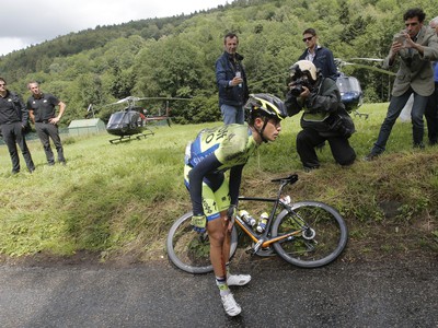 Alberto Contador odstupuje z Tour de France, kde bol po konci Christophera Frooma najväčším favoritom