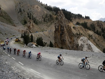 Cyklisti počas Tour de