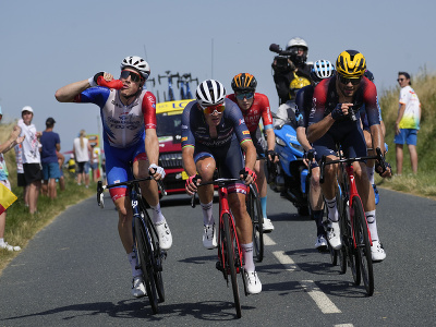 Cyklisti v úniku počas 13. etape Tour de France