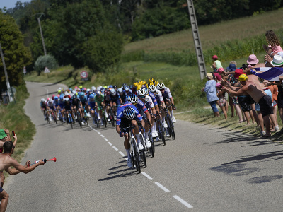Pelotón počas 13. etapy Tour de France