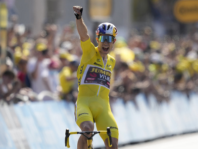 Belgický cyklista Wout van Aert triumfoval v 4. etape 109. ročníka Tour de France