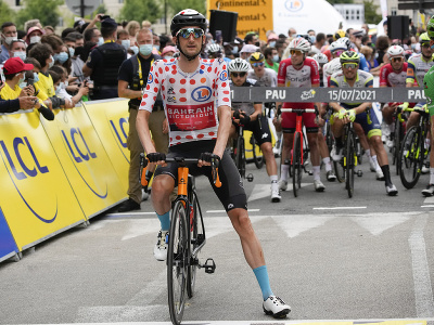 Holandský cyklista Wouter Poels z tímu Bahrain Victorious v bodkovanom drese