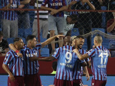 Hráči Trabzonsporu oslavujú gól