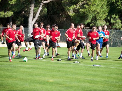 Futbalisti Gibraltáru počas tréningu