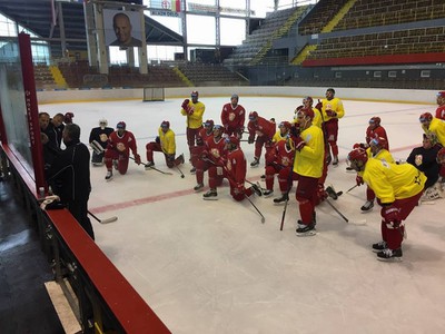 Hokejisti Dukly Trenćín počas tréningu