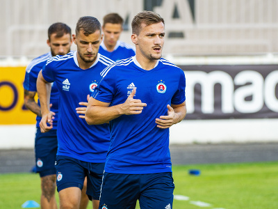 Na snímke futbalista ŠK Slovan Bratislava Jurij Medveděv (v popredí)