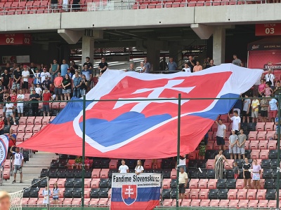 Fanúšikovia Slovenska počas zápasu o 5. miesto na Majstrovstvách Európy U19 Slovensko U19 - Rakúsko U19 v Trnave