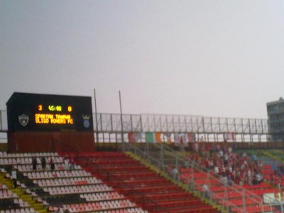 Polčasové skóre na svetelnej tabuli v Trnave