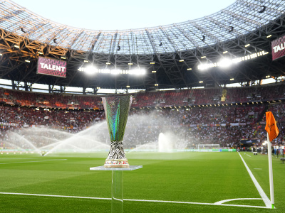 Na snímke trofej pre víťaza pred finálovým zápasom Európskej ligy vo futbale FC Sevilla - AS Rím
