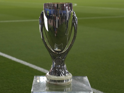 Víťazná trofej pred zápasom
