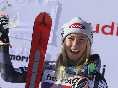 Američanka Mikaela Shiffrinová sa teší po triumfe v Super G Svetového pohára alpských lyžiarok vo švajčiarskom stredisku St. Moritz