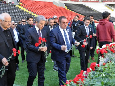 Turecký Gaziantepspor sa rozlúčil s tragicky zosnulým českým futbalistom Františkom Rajtoralom 