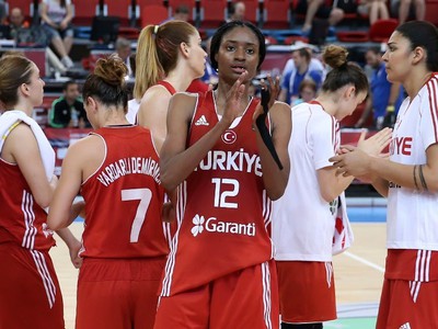 Turecké basketbalistky, Lara Sandersová