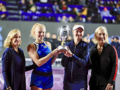 České tenistky Barbora Krejčíková a Kateřina Siniaková sa stali víťazkami MS WTA Tour