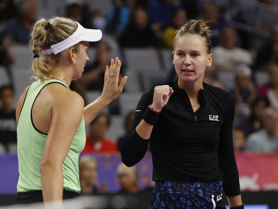 Veronika Kudermetovová a Elise Mertensová získali titul na Turnaji majsteriek