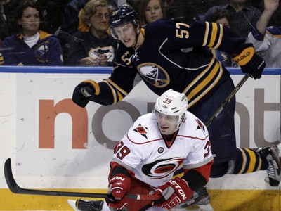 Tyler Myers a Patrick