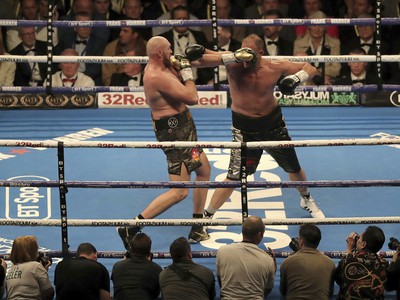 Tyson Fury a Francesco Pianeta počas súboja